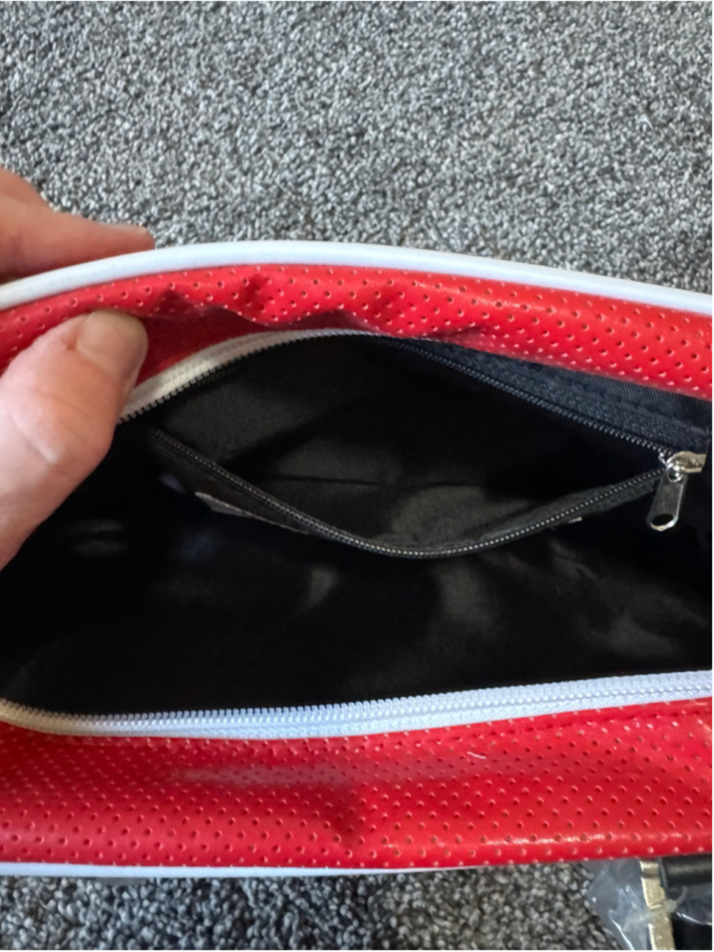 Women's NHL Takedown Purse Chicago Blackhawks Bag Red Black - Picture 10 of 10